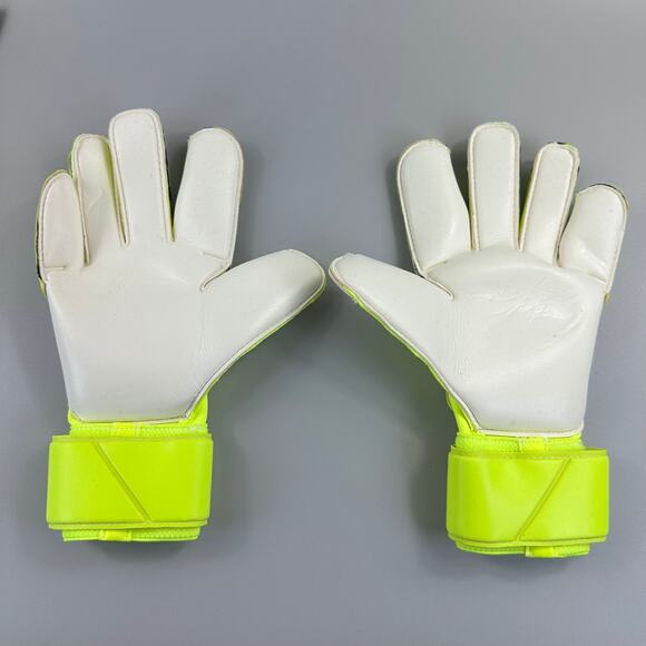 Nike Grip3 Goalkeeper Gloves Adult Size 9 Volt Black Football Soccer Goalie NEW - Picture 3 of 5